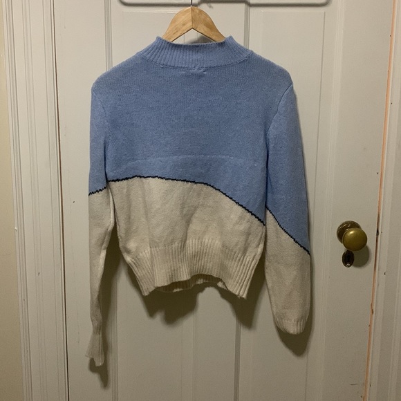 American Eagle Snoopy Sweater (sold out everywhere) - Picture 2 of 4